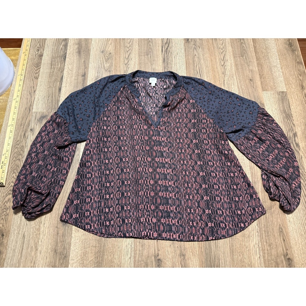 Roan + Ryan Shirts Women's Size Large Red Black Blouse Long Sleeve V-Neck